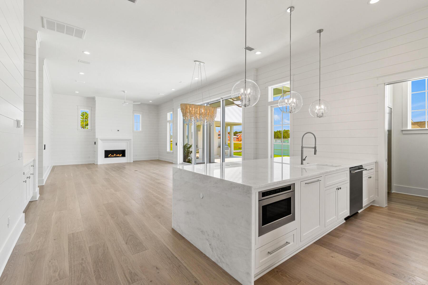 Image 4: Depicted Photo