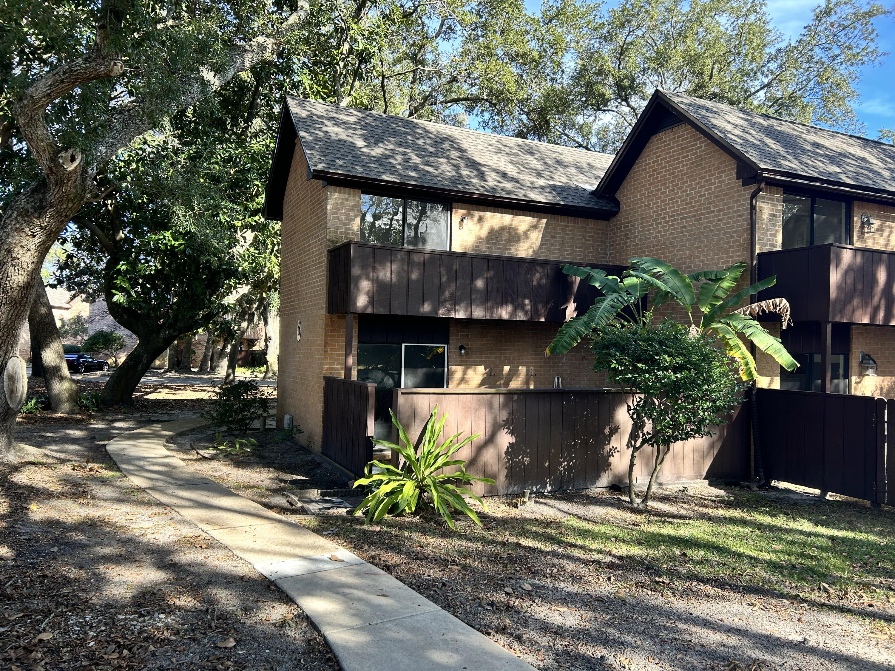 Image 2: Exterior Rear