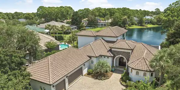 2911 Loblolly Court