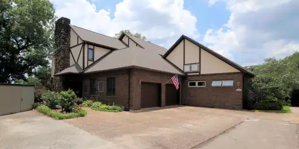 402 Barataria Lane