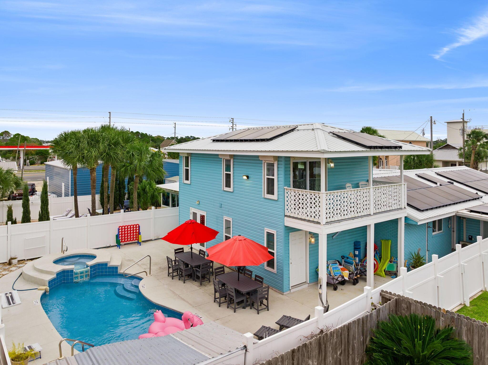 Image 2: Private pool AND hot tub!