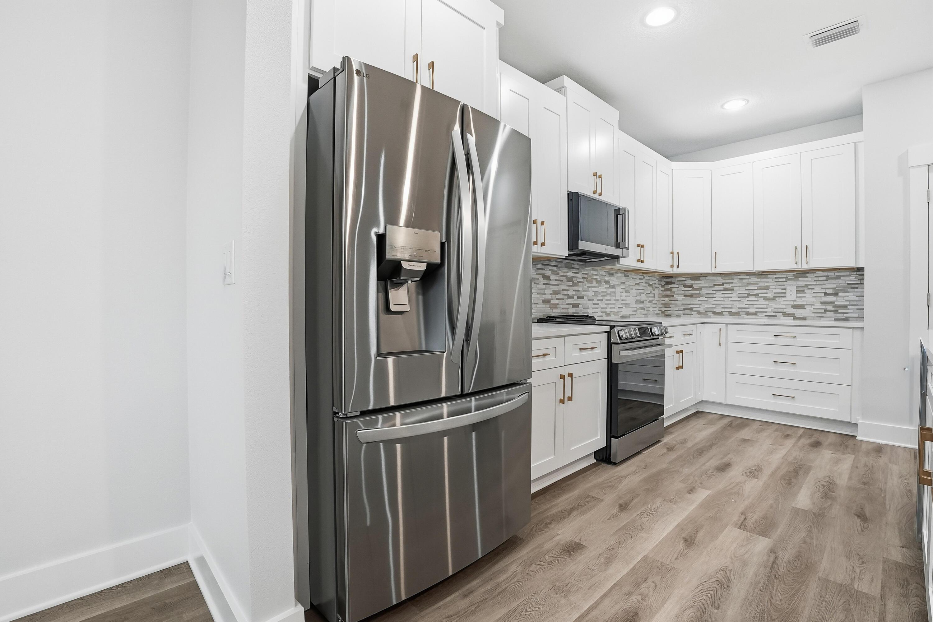 Image 4: 15 plew ave -45