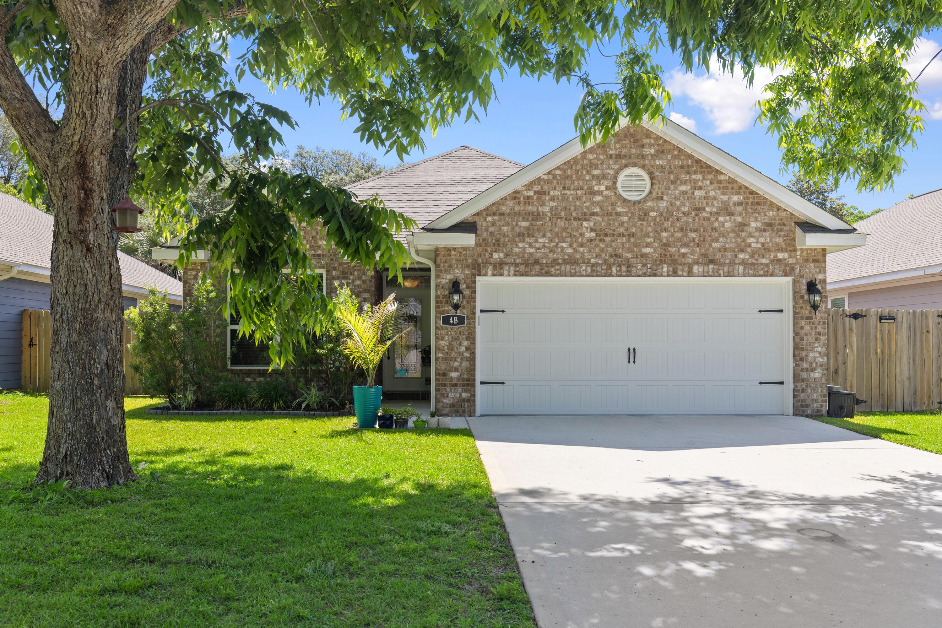 Image 2: 4B8thSt-Shalimar-FL-001