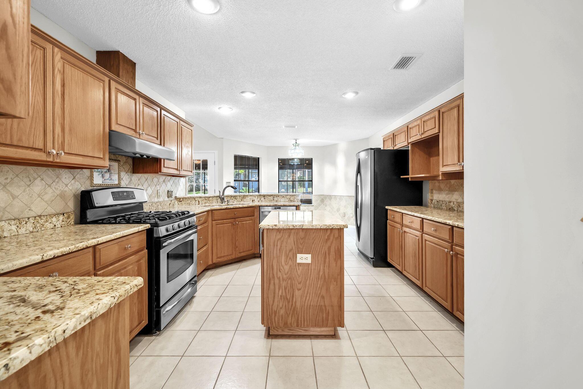 Image 3: 16-web-or-mls-DSC01535