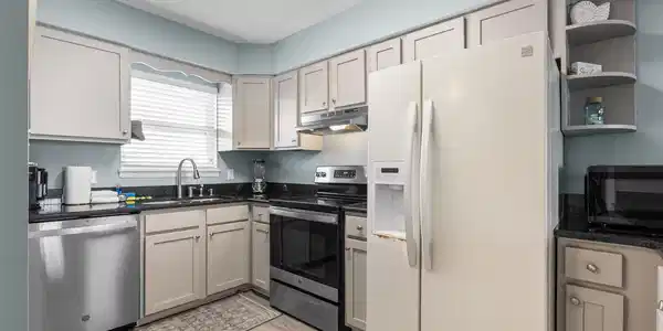 Image 4: 330 Bluefish Dr 204-3