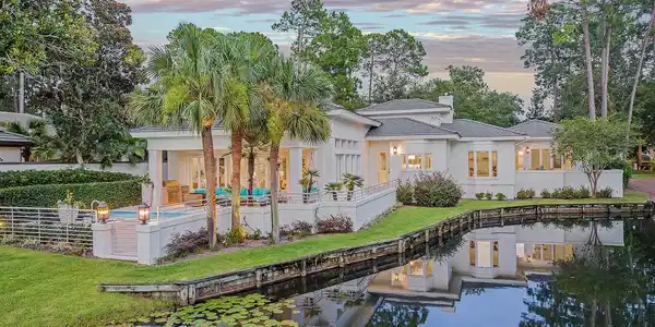 2996 Bay Villas Court