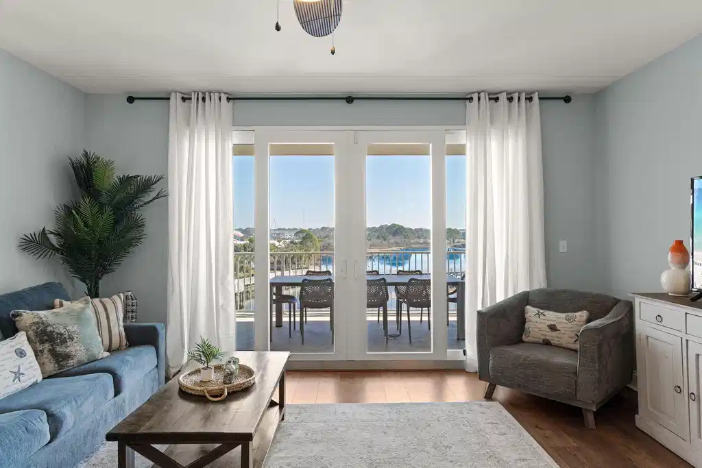 Image 1: Laketown Wharf Unit 333