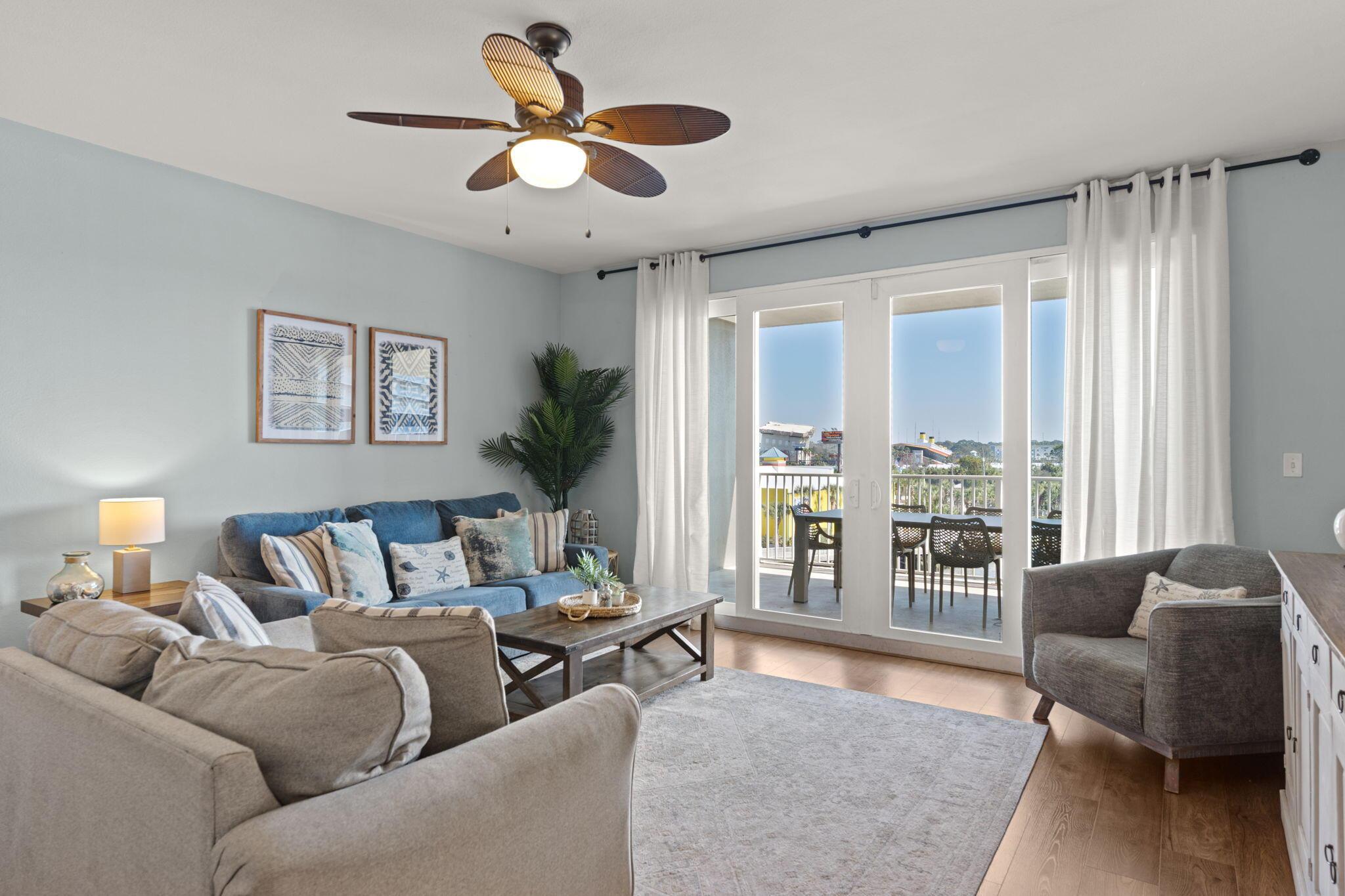 Image 2: Laketown Wharf Unit 333