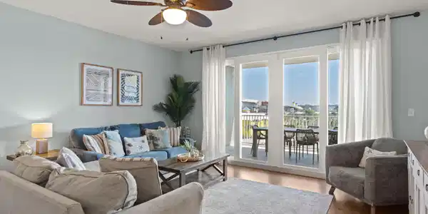 Image 2: Laketown Wharf Unit 333