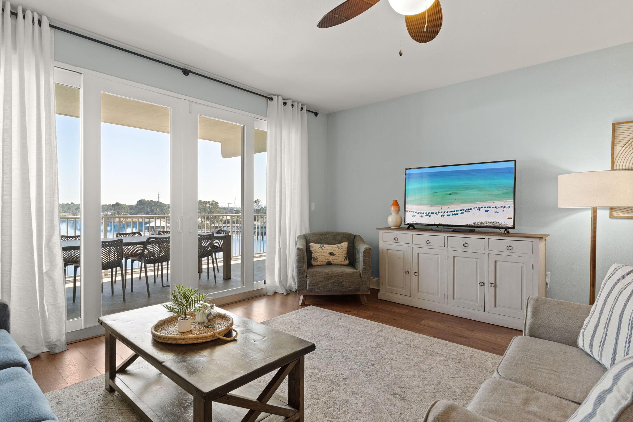 Image 3: Laketown Wharf Unit 333
