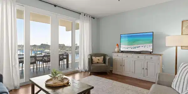 Image 3: Laketown Wharf Unit 333