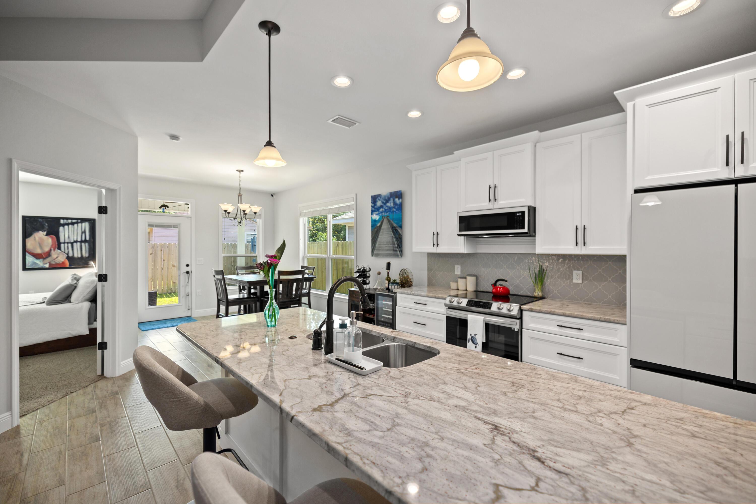 Image 4: 4B8thSt-Shalimar-FL-022