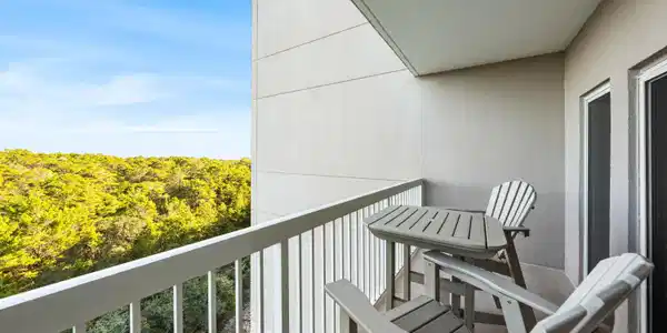 Image 4: Balcony