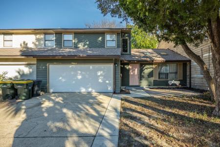 231 NW Thomas Court