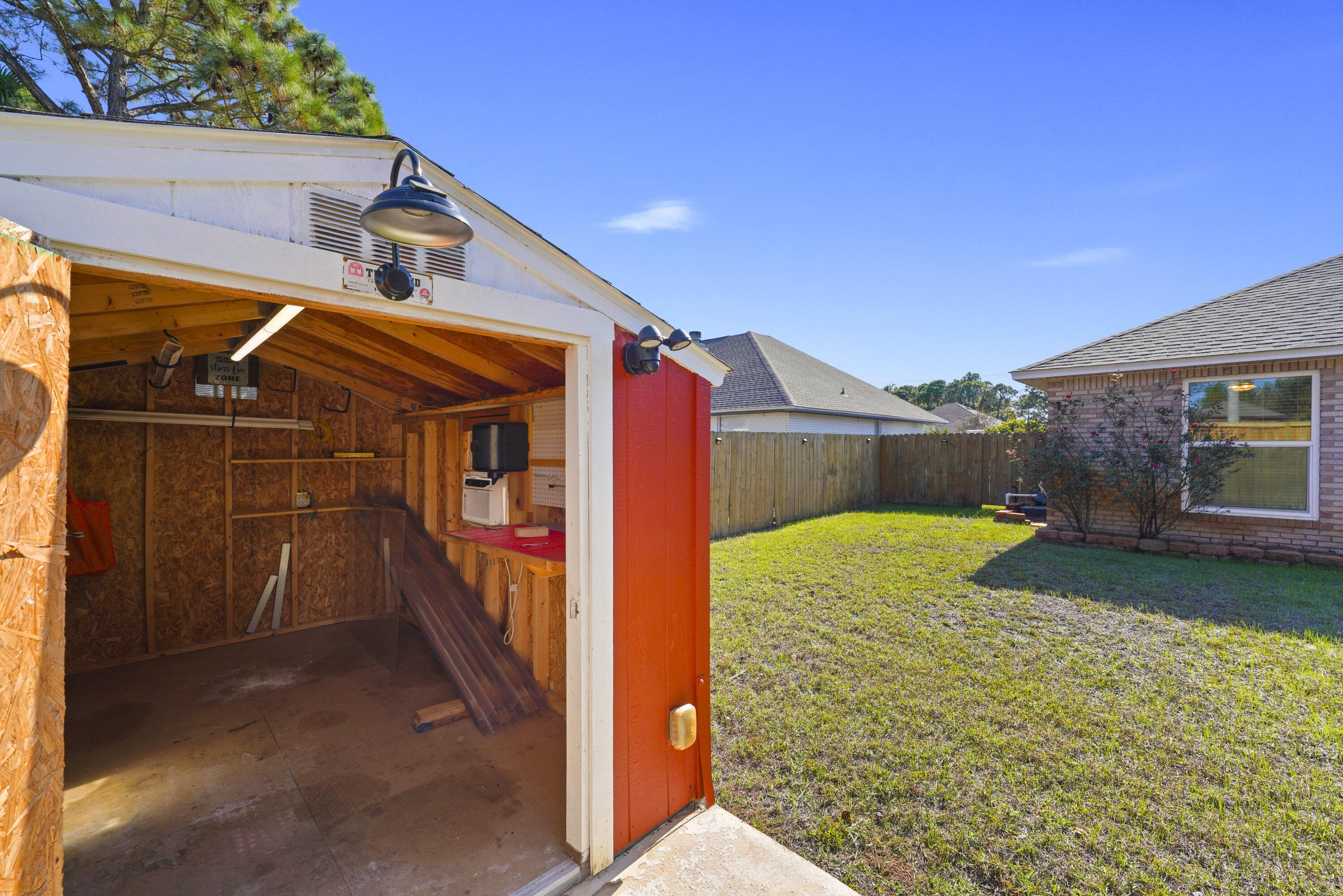 Image 4: 25 Tuff Shed