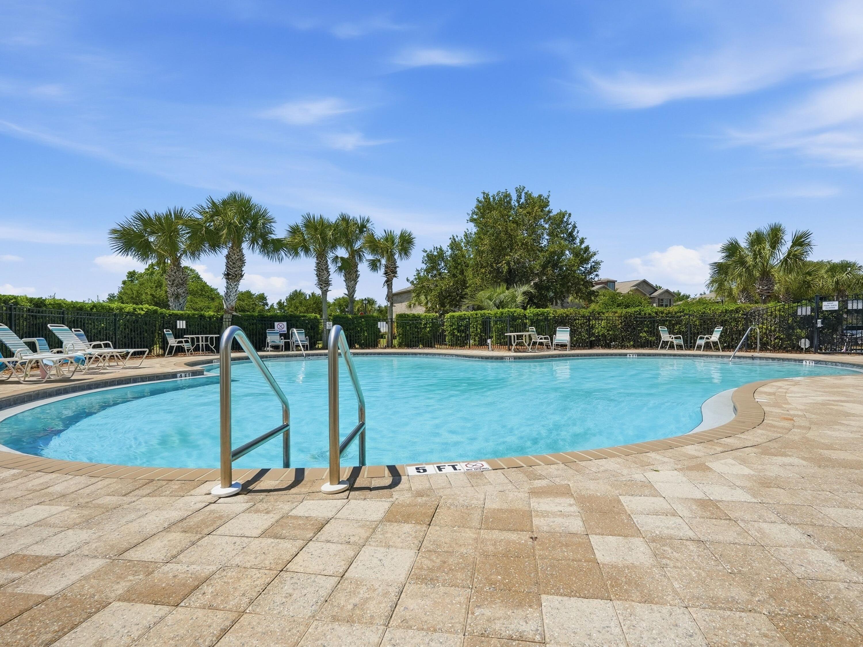 Image 2: Reserve Pointe Pool
