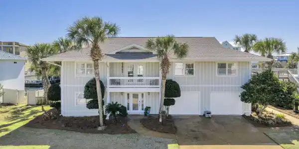 610 Lagoon Drive