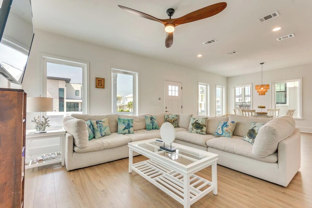Image 3: living room