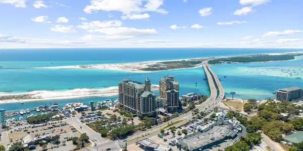 10 Harbor Boulevard