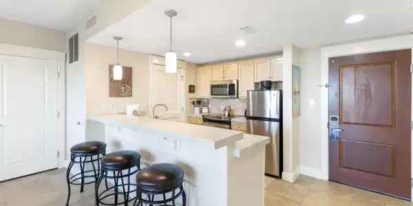 Image 4: Kitchen