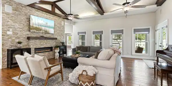 Image 3: 4086 Indian Trail-2