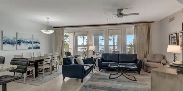 Image 4: Living Room