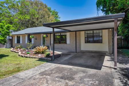 111 NW Robinwood Drive