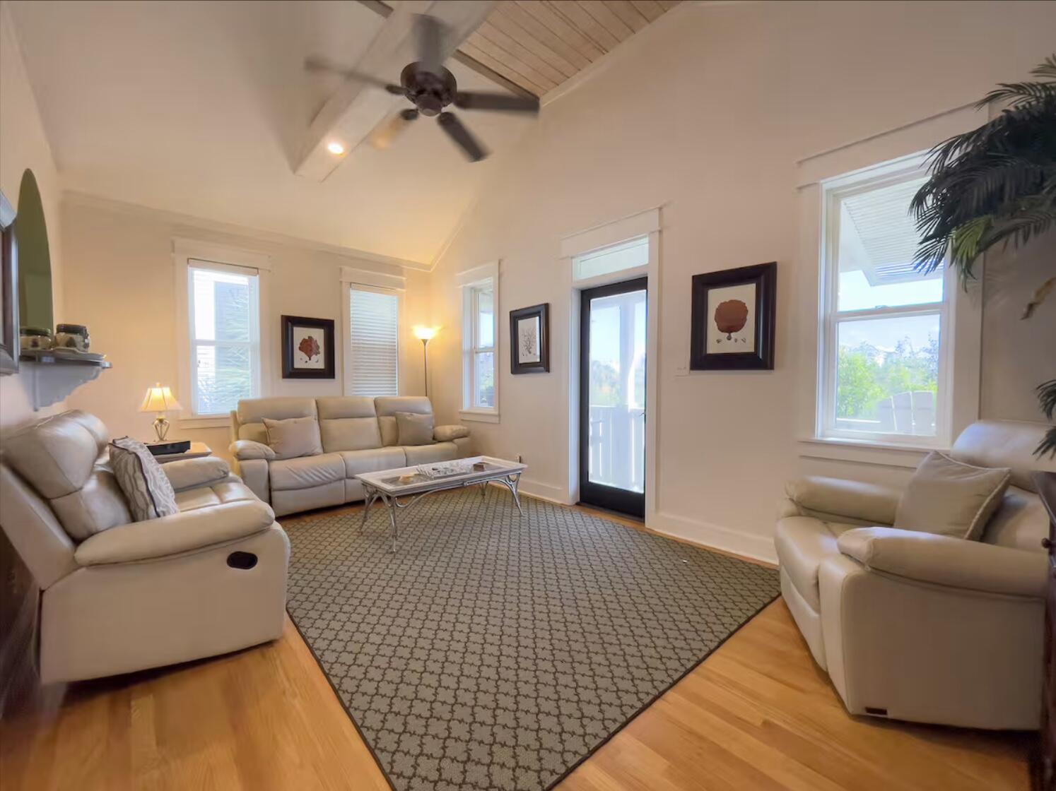 Image 4: Family room