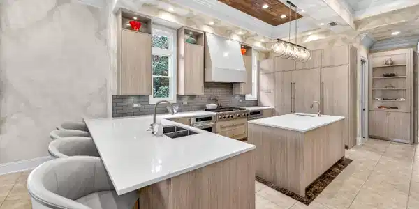 Image 4: Kitchen
