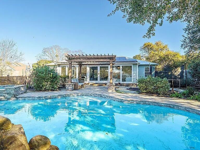 Image 2: 9435 E River Drive