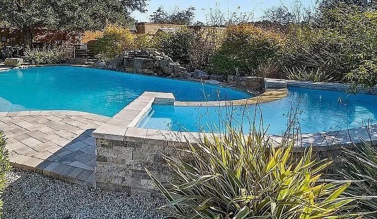 Image 3: 9435 E River Drive