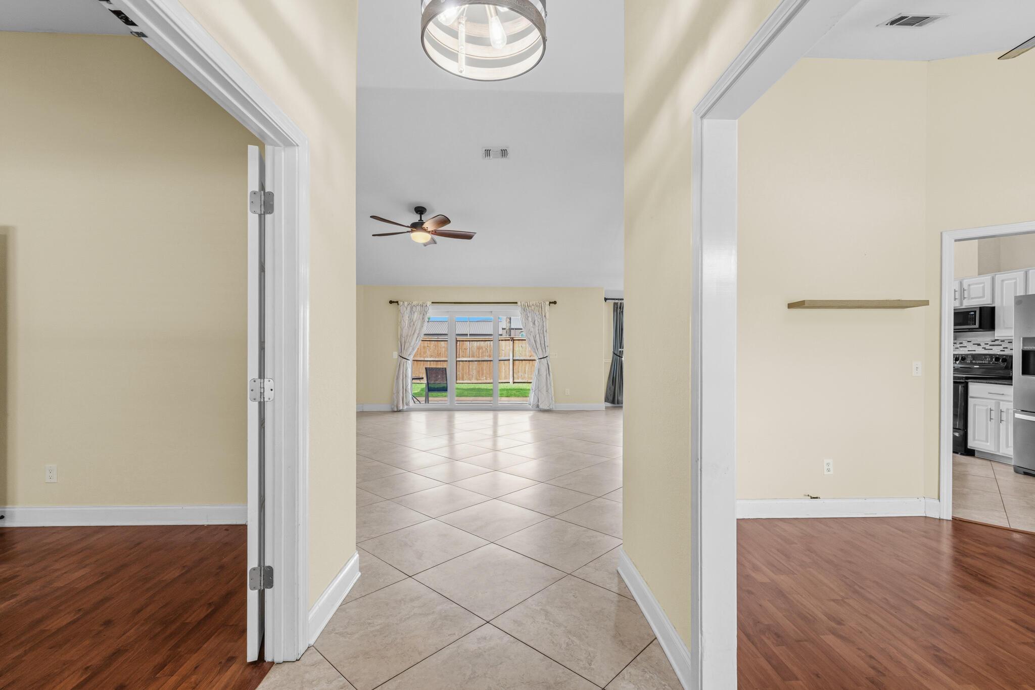 Image 4: 1682BeachsideDr-2