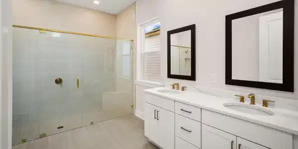 Image 4: Primary bathroom