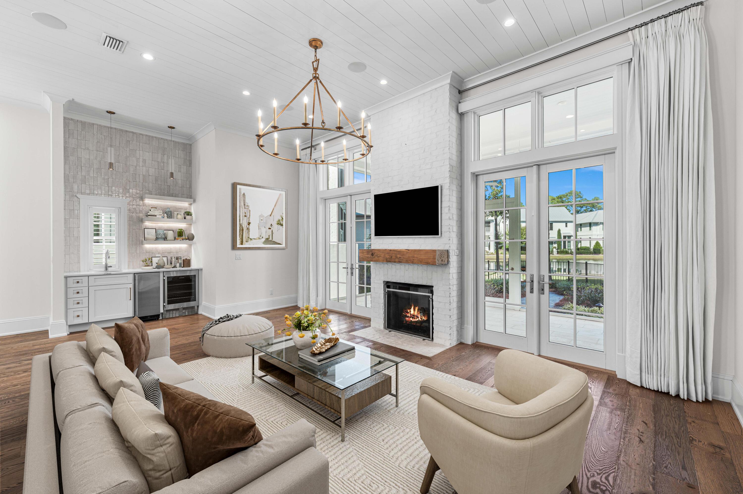 Image 4: Living Room View 3