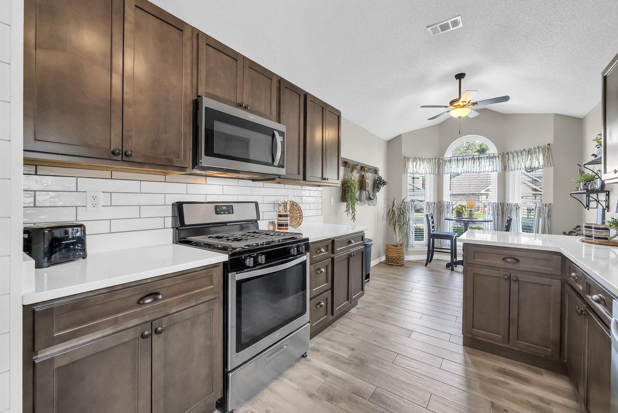 Image 3: 46-web-or-mls-DSC06545