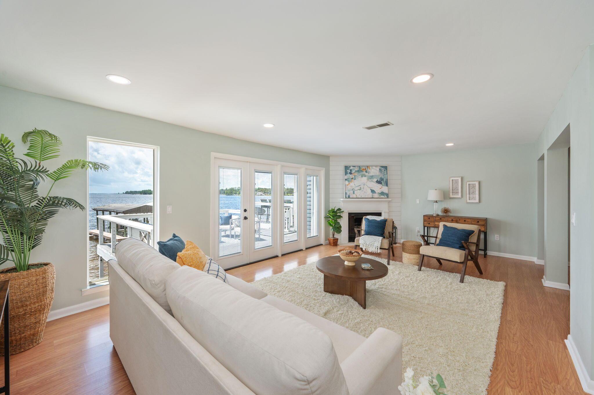 Image 3: 13-web-or-mls-3-bayshore-point