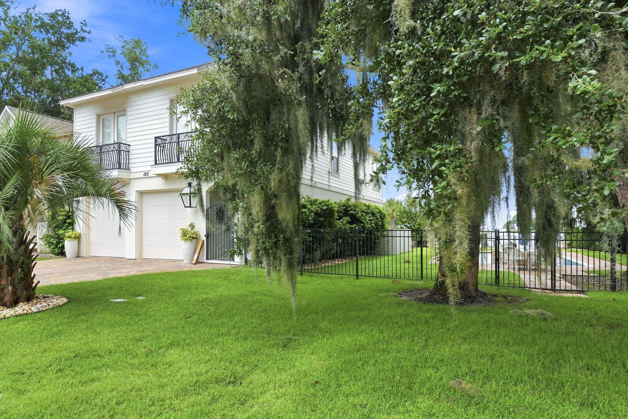 Image 2: Beacon Point front yard