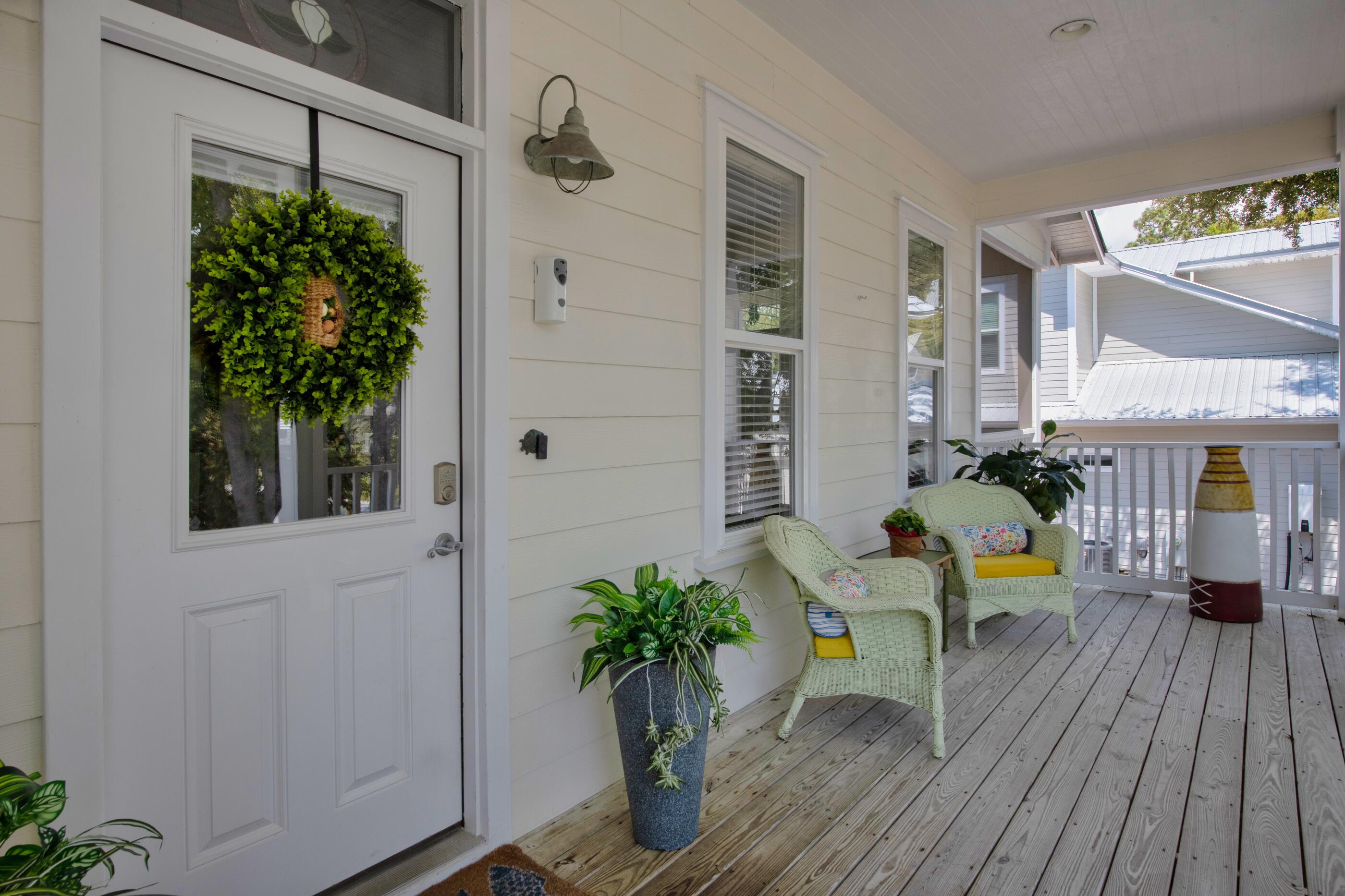 Image 4: front porch end floor