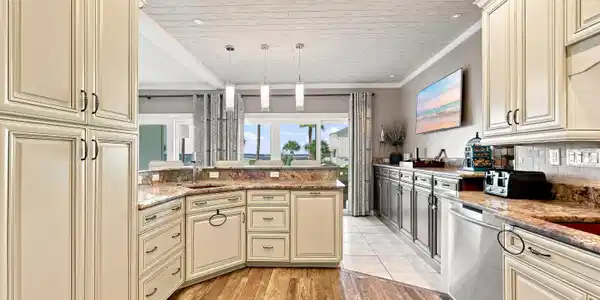 Image 4: Remodeled Kitchen
