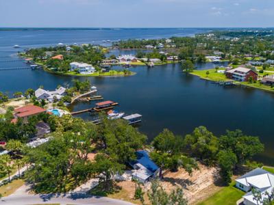 3713 Shoreline Circle