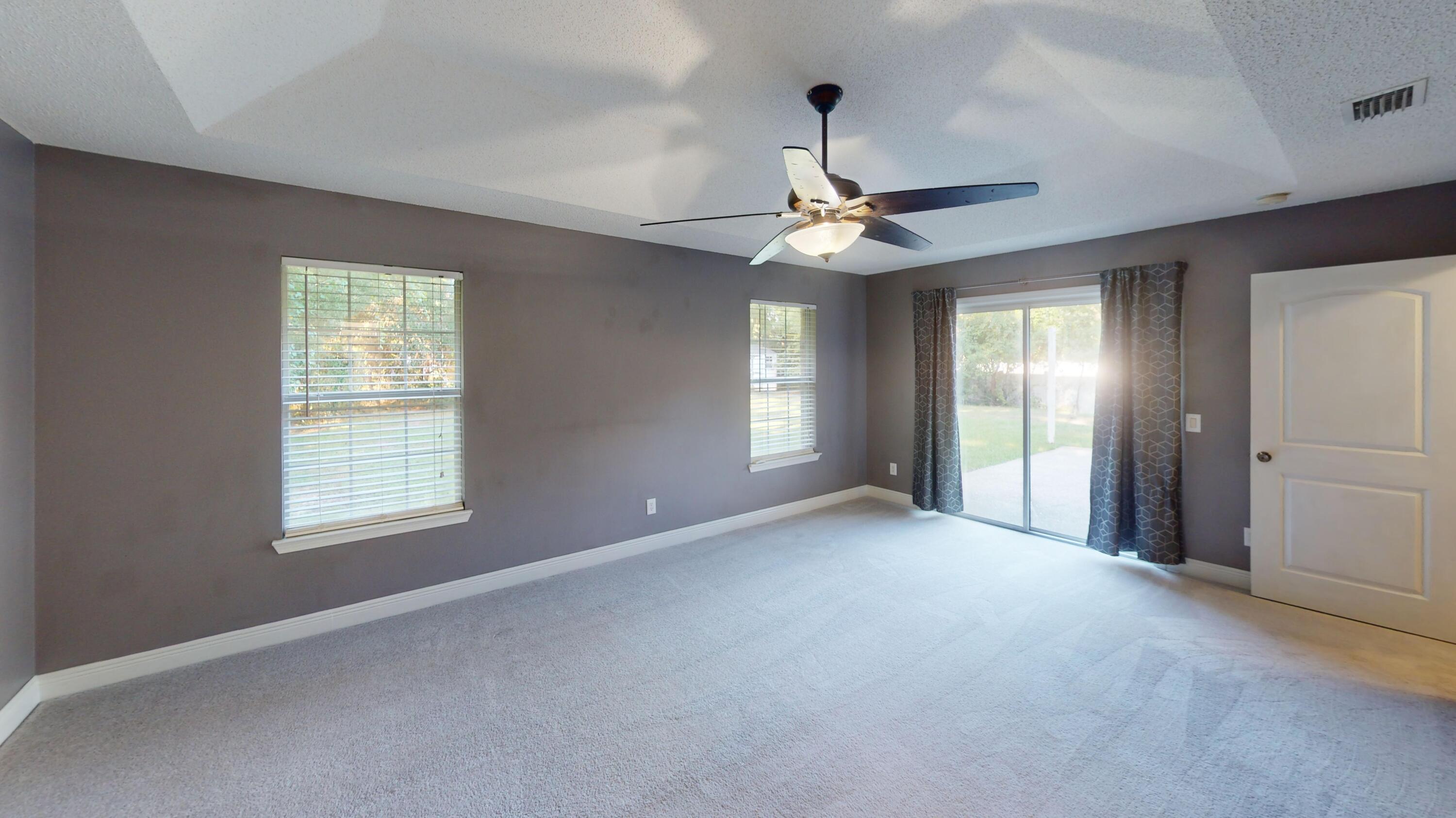 Image 4: Main Bedroom
