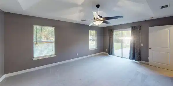 Image 4: Main Bedroom