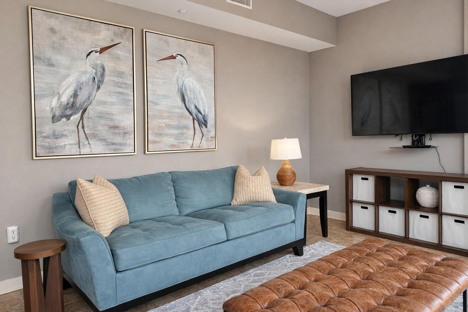 Image 1: Ample living area