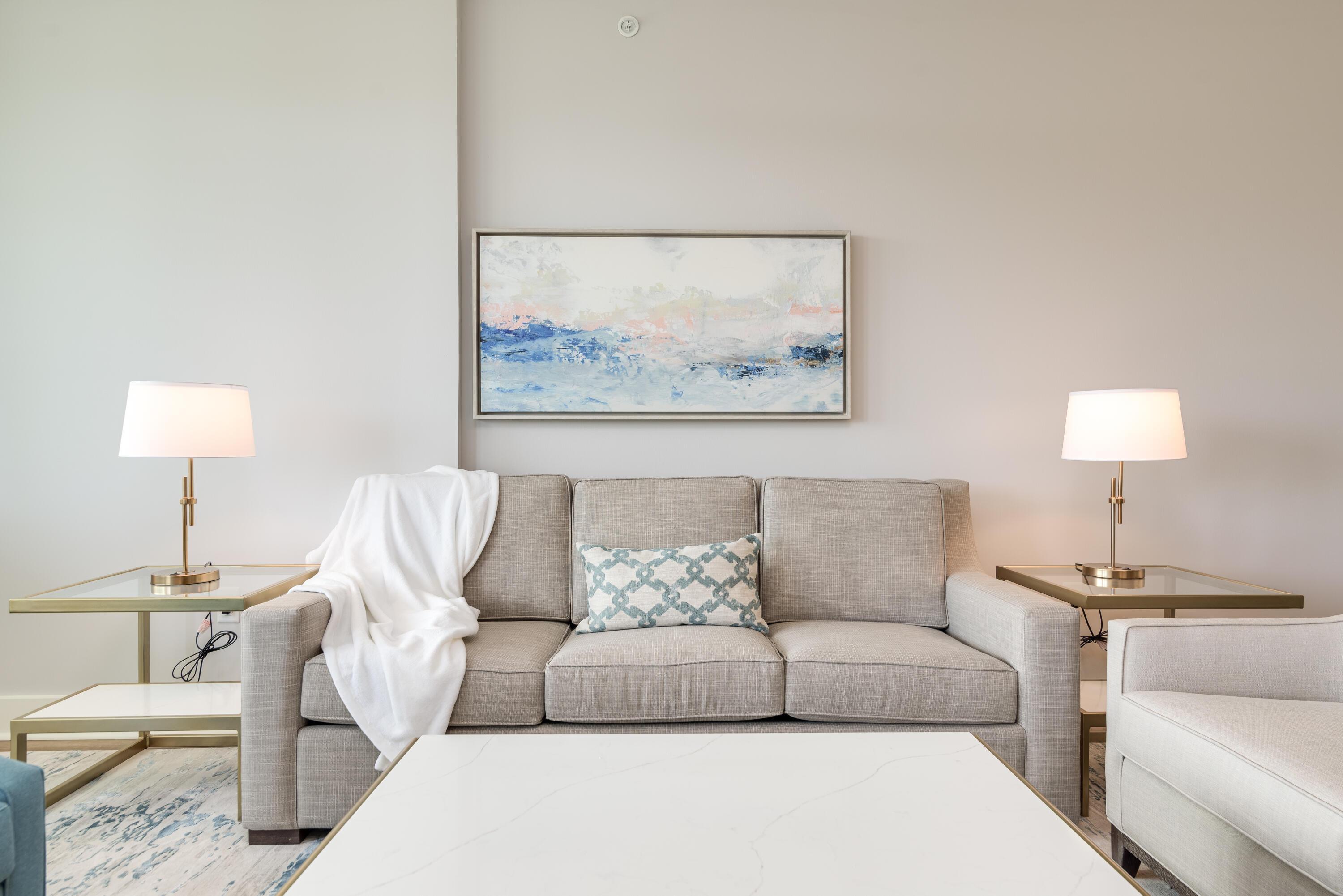 Image 3: 2 - Living Room