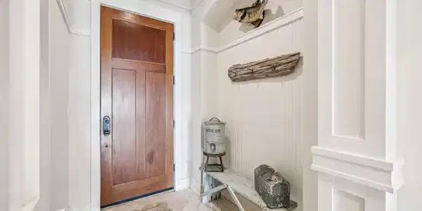 Image 2: Front foyer