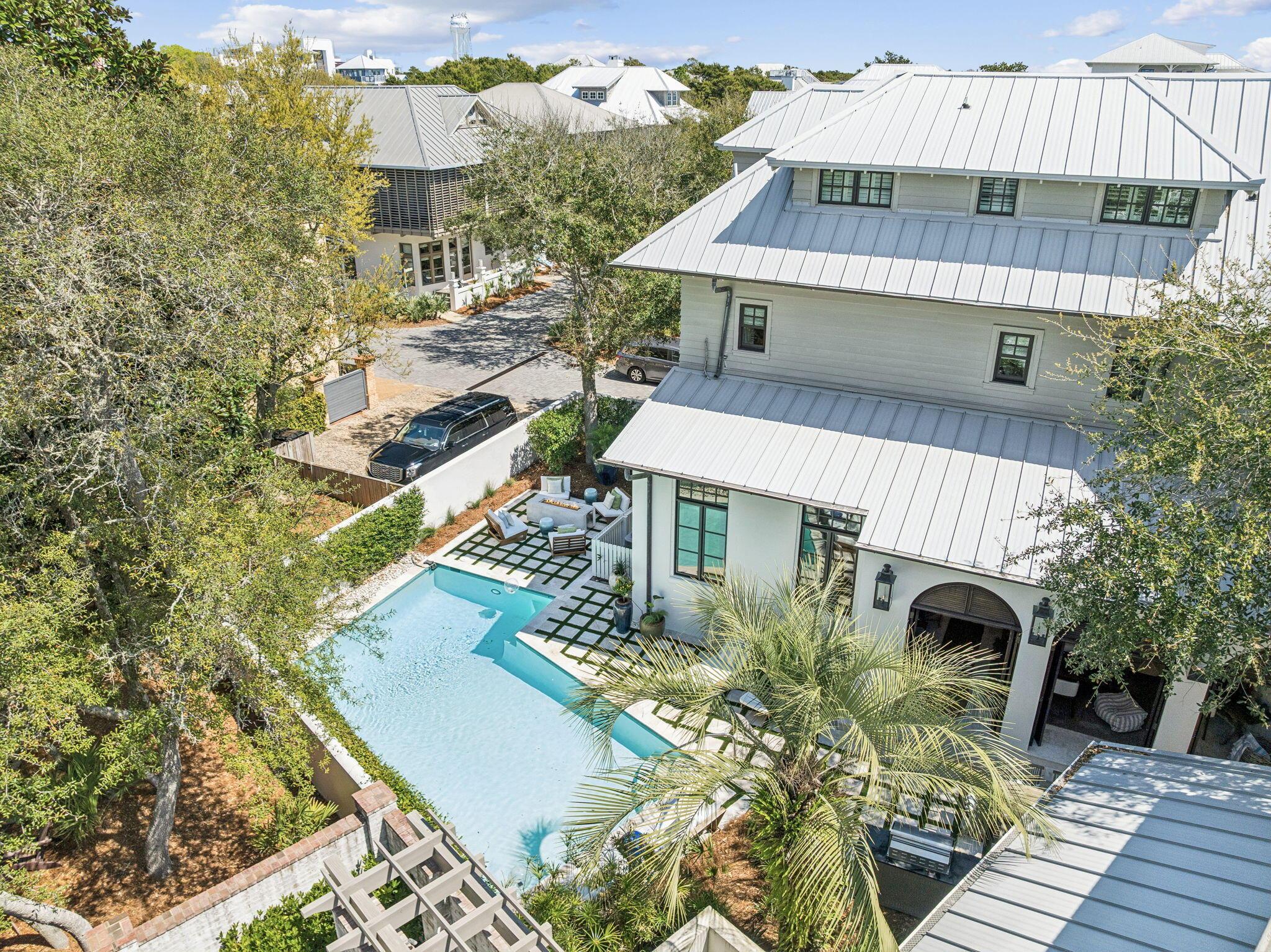 Image 2: Resort Style Home