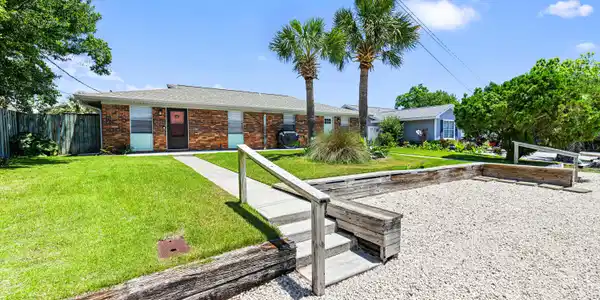116 Lakeside Circle