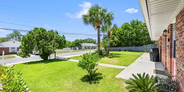 Image 2: Front Yard
