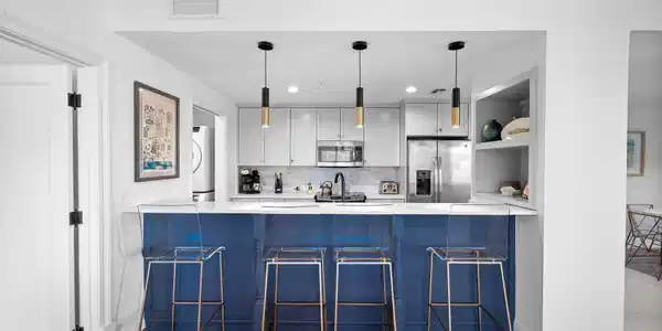 34 N Barrett Square