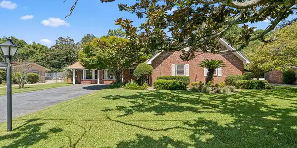 20 Magnolia Avenue